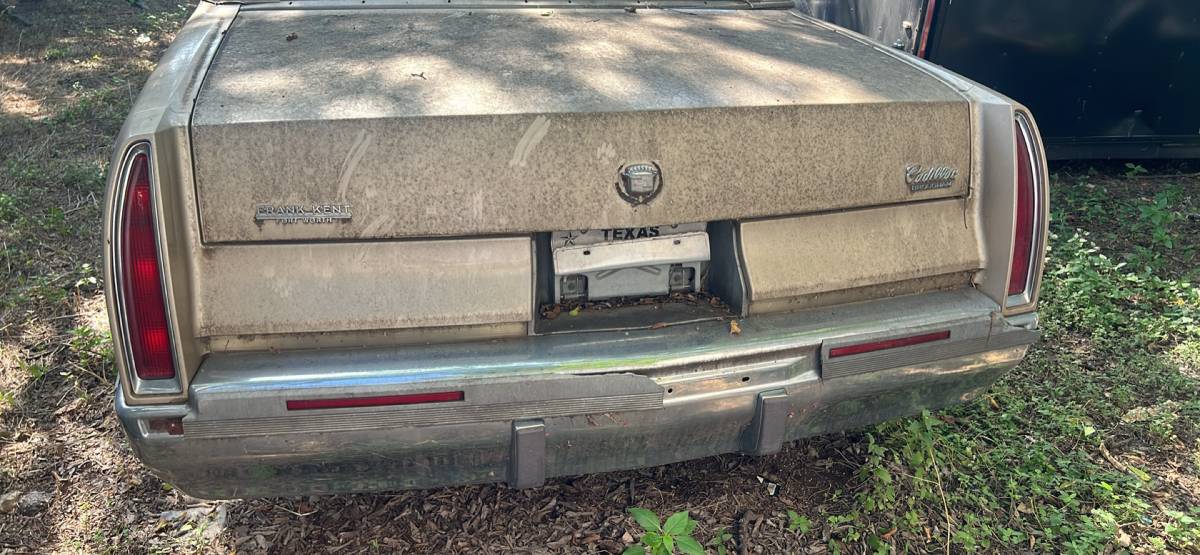 Cadillac-fleetwood-brougham-1994-custom-3