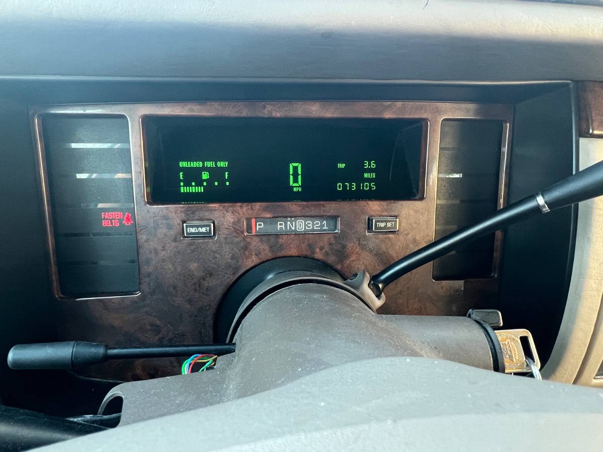 Cadillac-fleetwood-brougham-1995-10