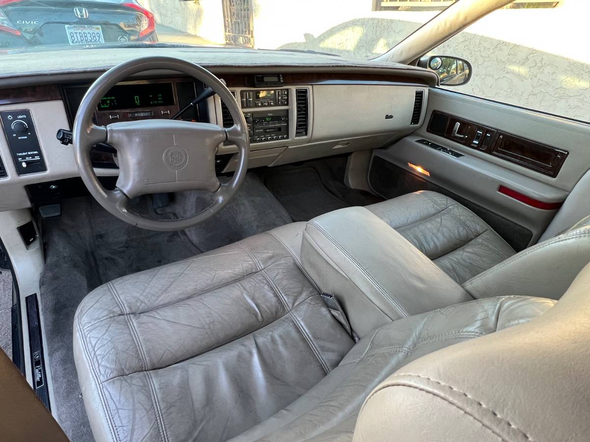 Cadillac-fleetwood-brougham-1995-13