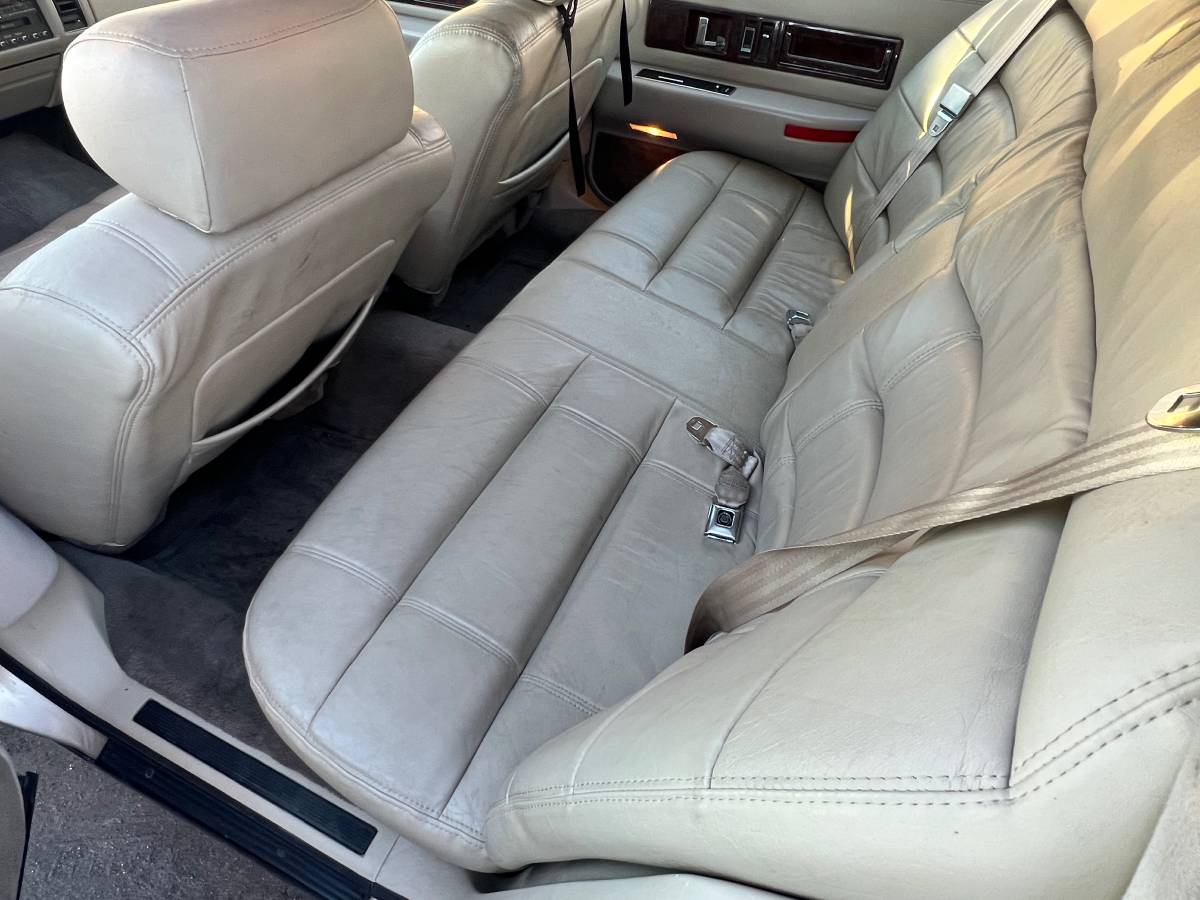 Cadillac-fleetwood-brougham-1995-14