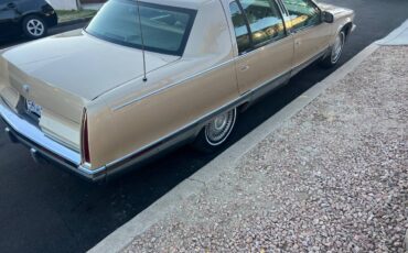 Cadillac-fleetwood-brougham-1995-4