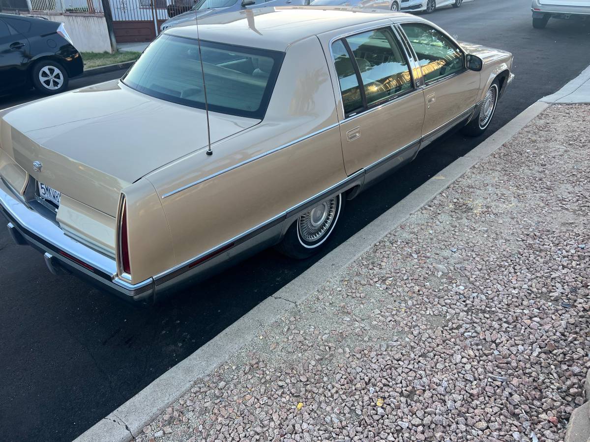 Cadillac-fleetwood-brougham-1995-4