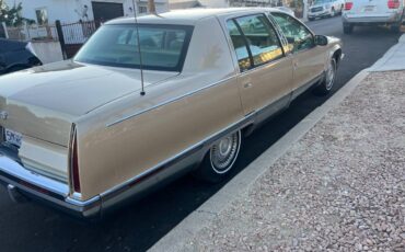 Cadillac-fleetwood-brougham-1995-5