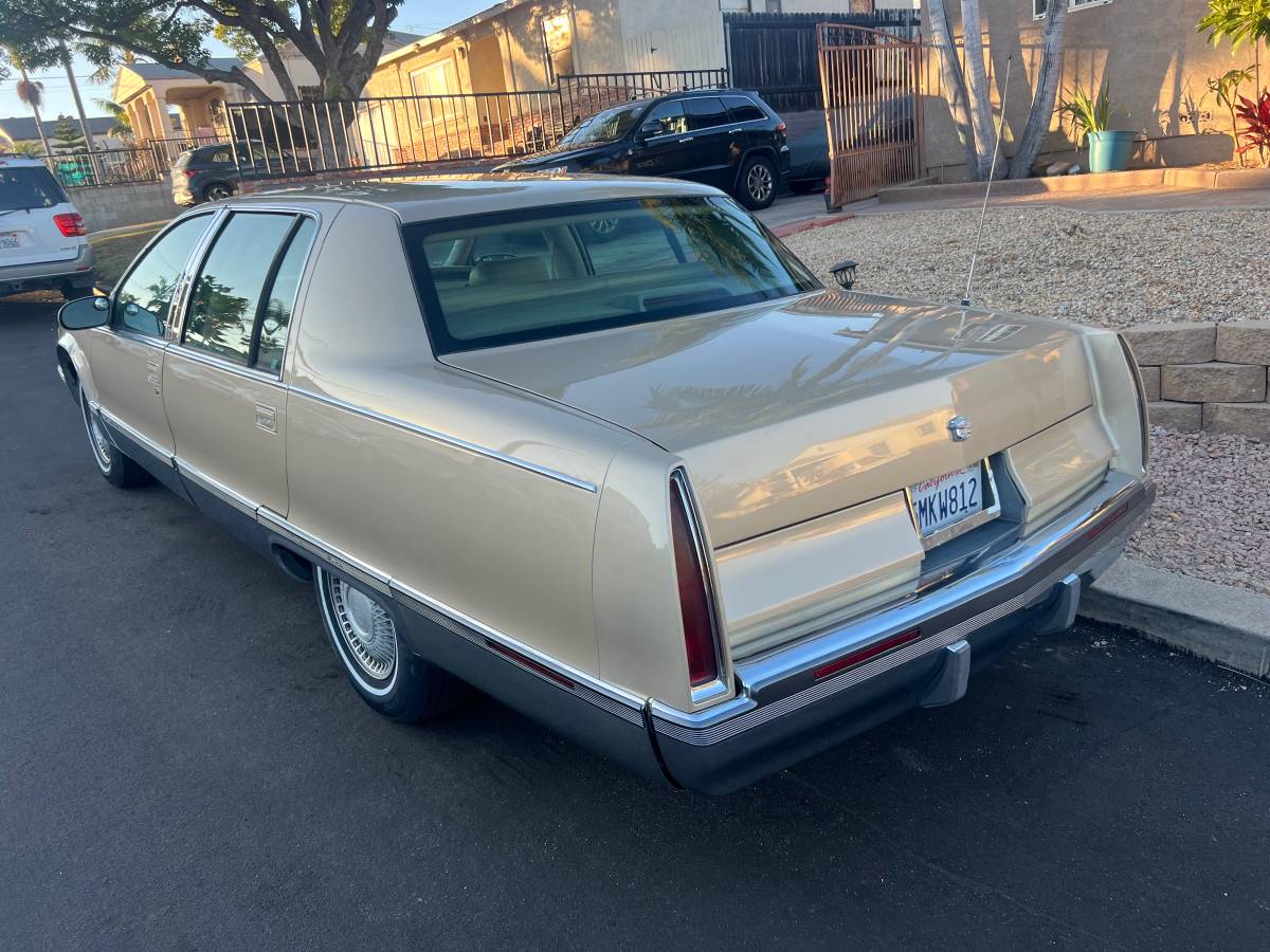 Cadillac-fleetwood-brougham-1995-6