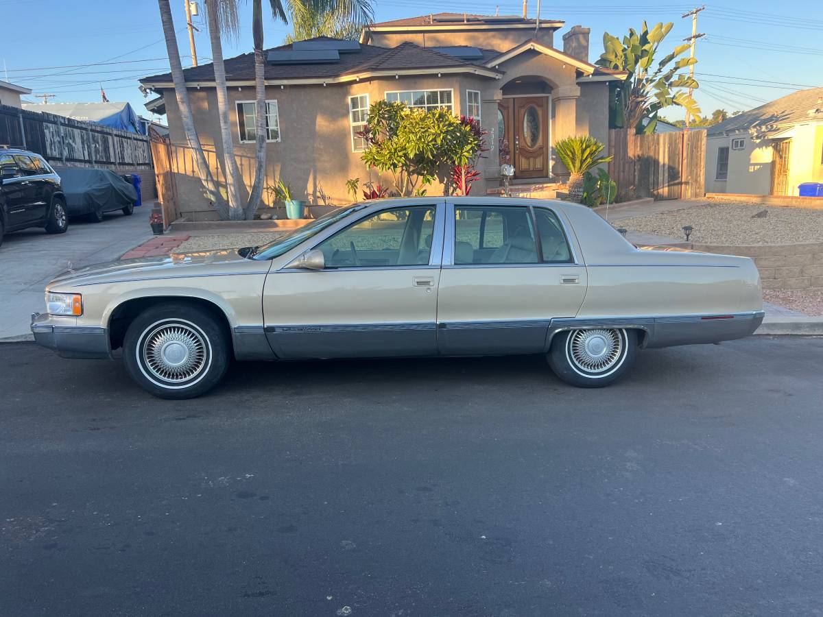 Cadillac-fleetwood-brougham-1995-8