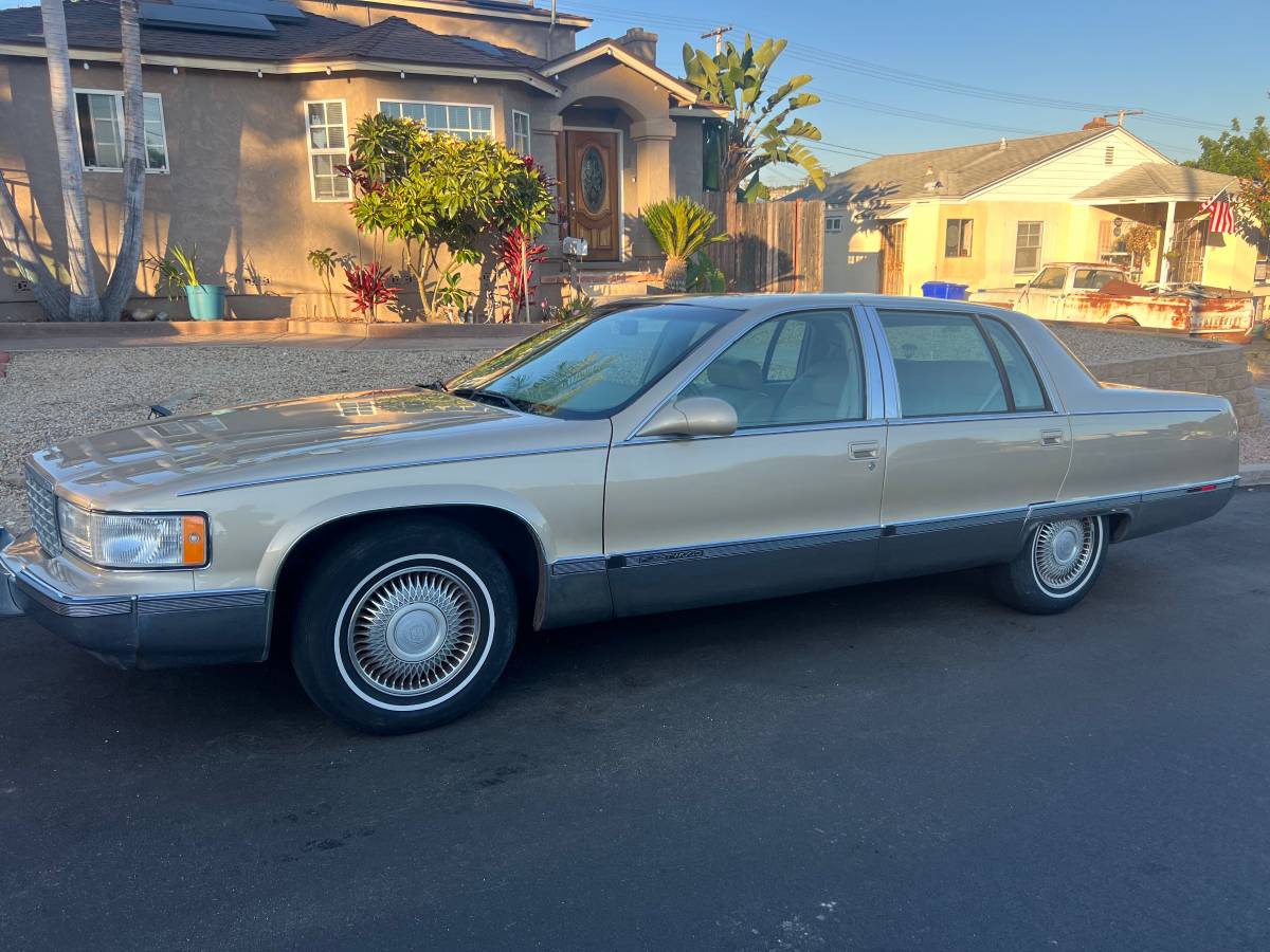 Cadillac-fleetwood-brougham-1995-9