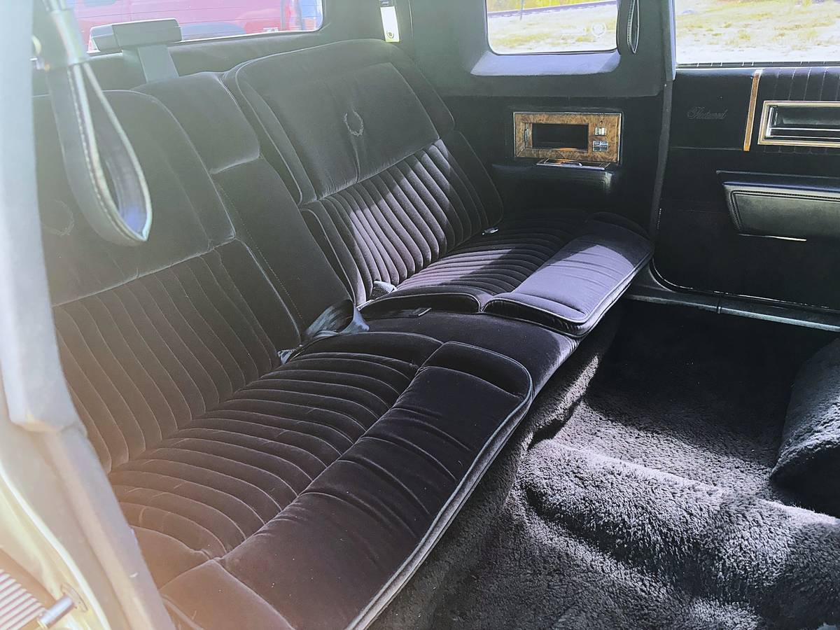 Cadillac-fleetwood-limousine-1985-grey-12