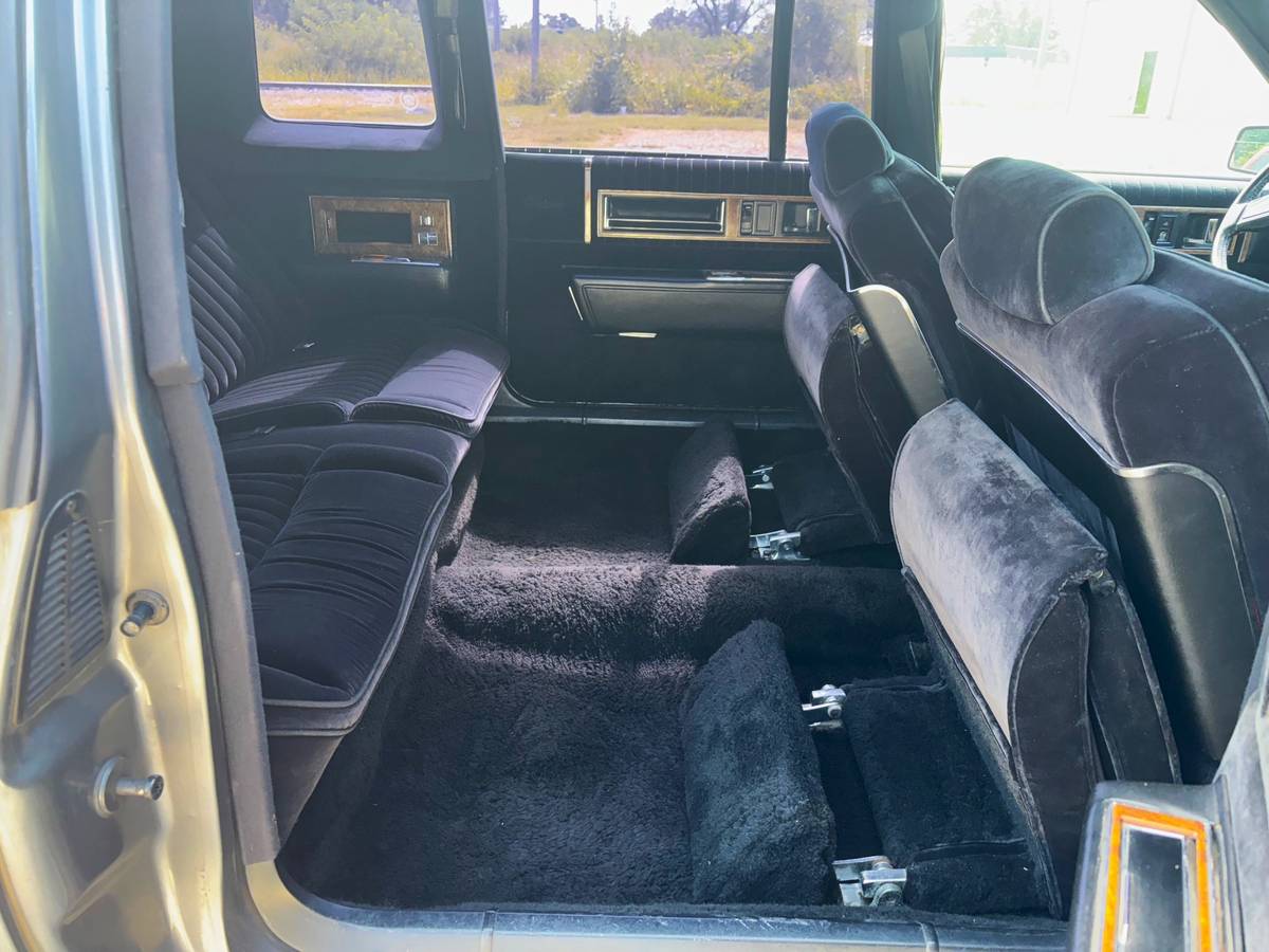 Cadillac-fleetwood-limousine-1985-grey-13