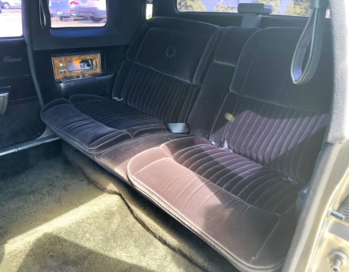 Cadillac-fleetwood-limousine-1985-grey-14
