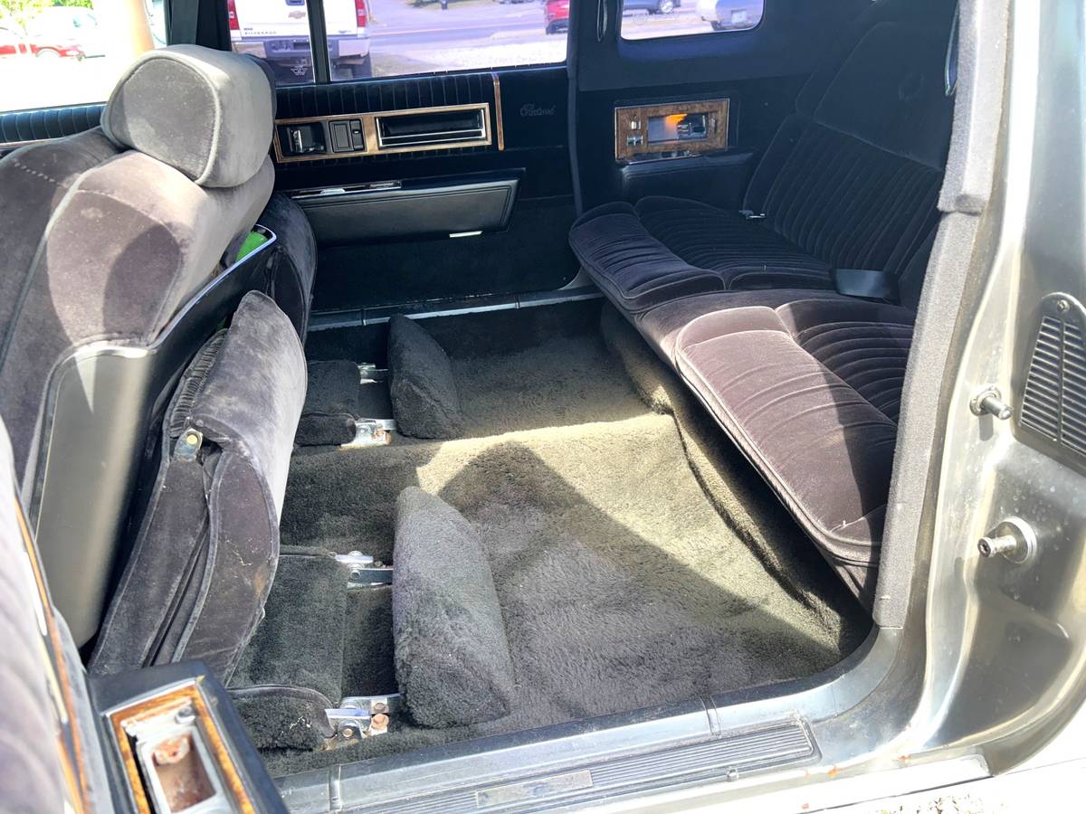 Cadillac-fleetwood-limousine-1985-grey-15