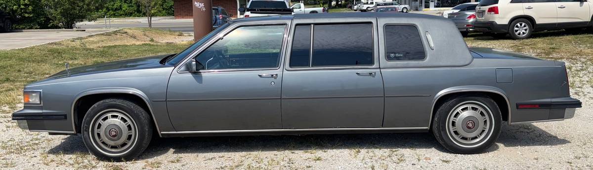 Cadillac-fleetwood-limousine-1985-grey-2