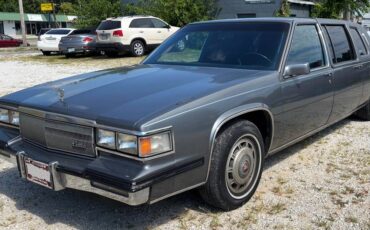 Cadillac-fleetwood-limousine-1985-grey
