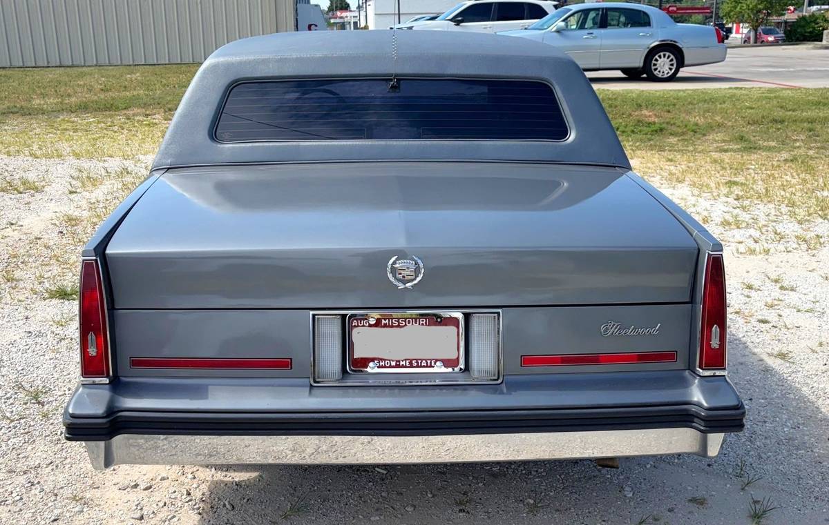 Cadillac-fleetwood-limousine-1985-grey-4