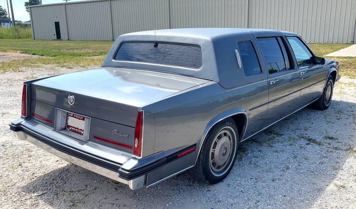 Cadillac-fleetwood-limousine-1985-grey-5
