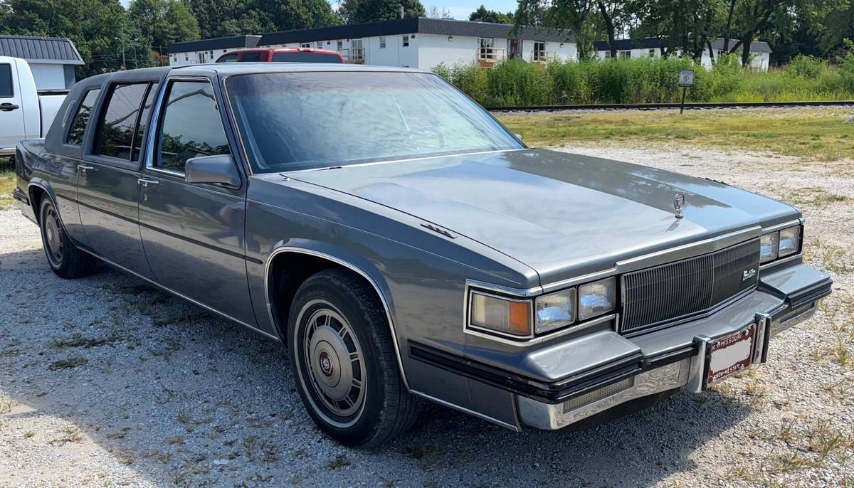 Cadillac-fleetwood-limousine-1985-grey-7