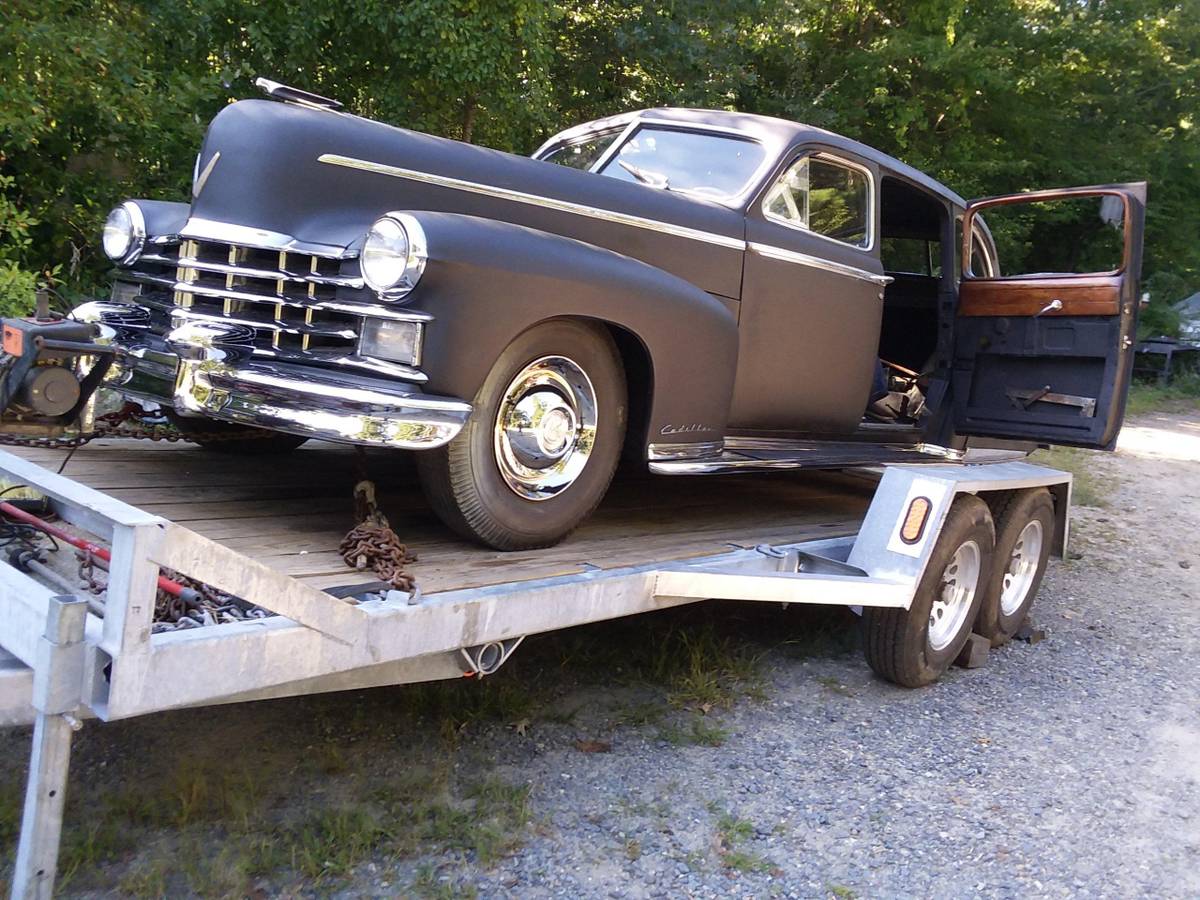 Cadillac-fleetwood-series-75-1947-black-1