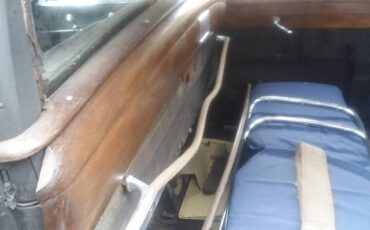 Cadillac-fleetwood-series-75-1947-black-10