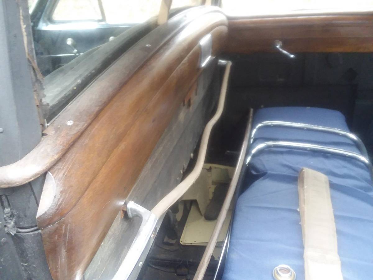 Cadillac-fleetwood-series-75-1947-black-10