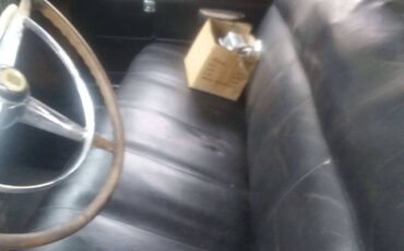 Cadillac-fleetwood-series-75-1947-black-11