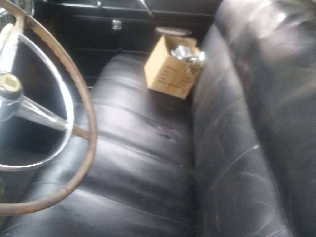Cadillac-fleetwood-series-75-1947-black-11
