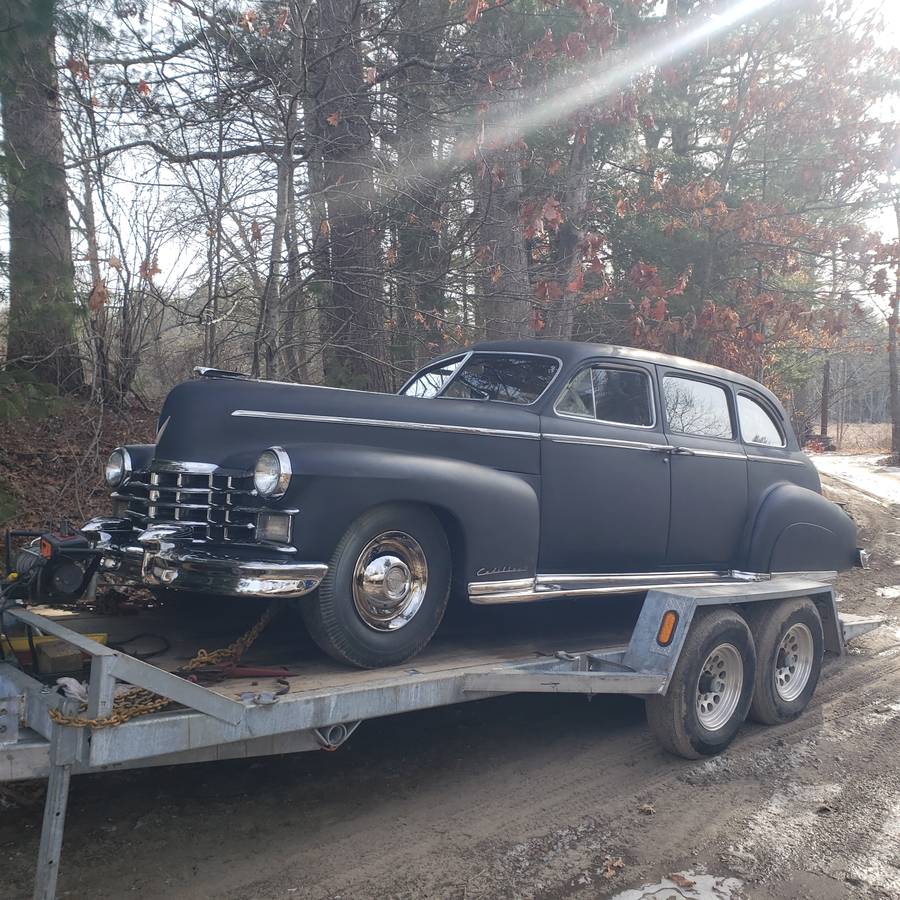 Cadillac-fleetwood-series-75-1947-black-2