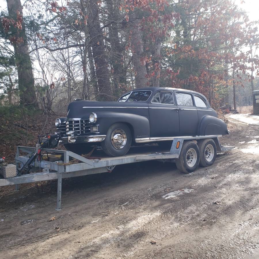 Cadillac-fleetwood-series-75-1947-black-4
