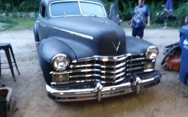 Cadillac-fleetwood-series-75-1947-black-5