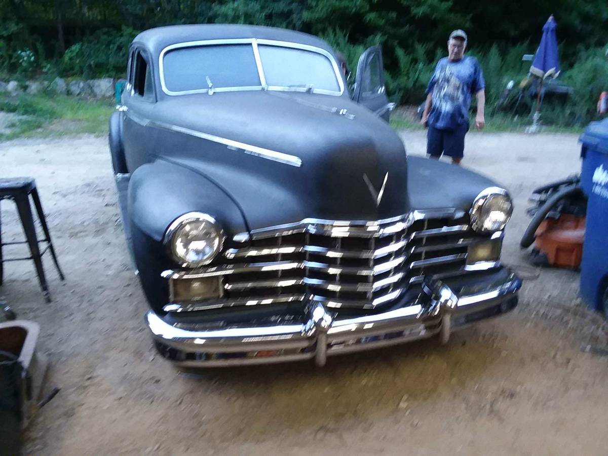 Cadillac-fleetwood-series-75-1947-black-5