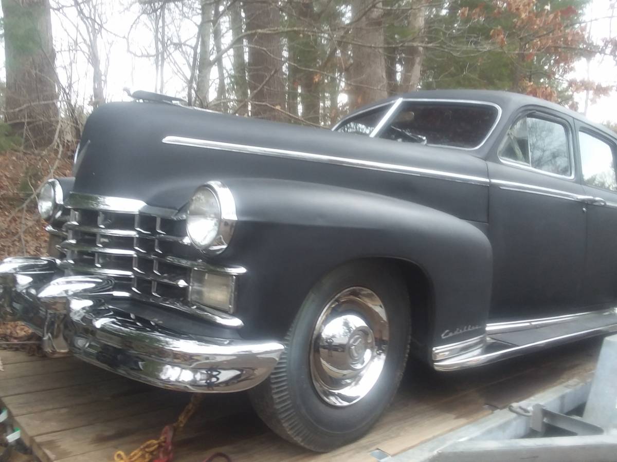 Cadillac-fleetwood-series-75-1947-black-7