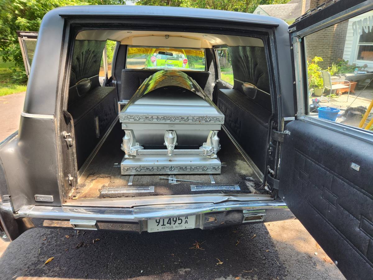 Cadillac-hearse-1972-12