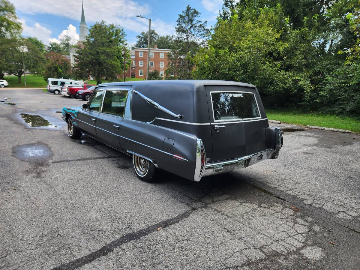 Cadillac-hearse-1972-3