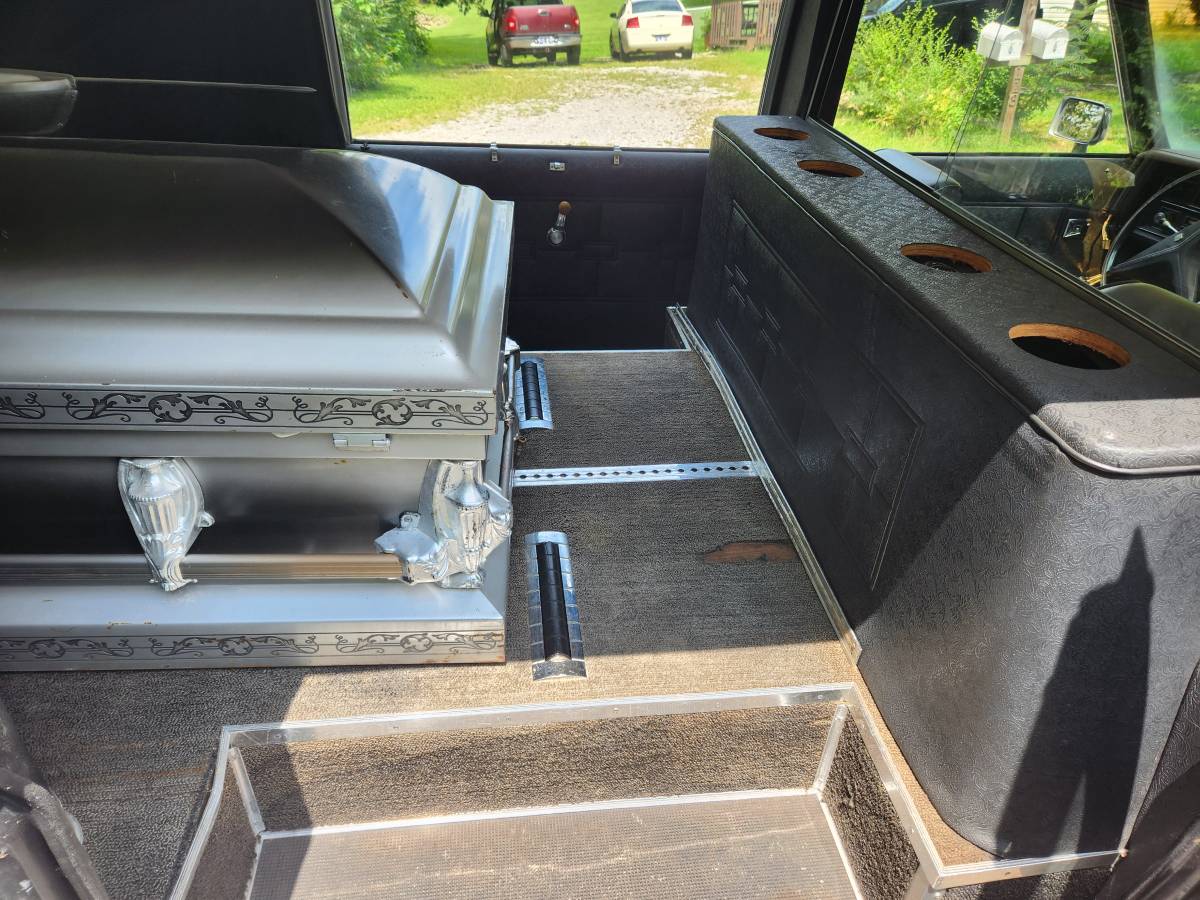 Cadillac-hearse-1972-9