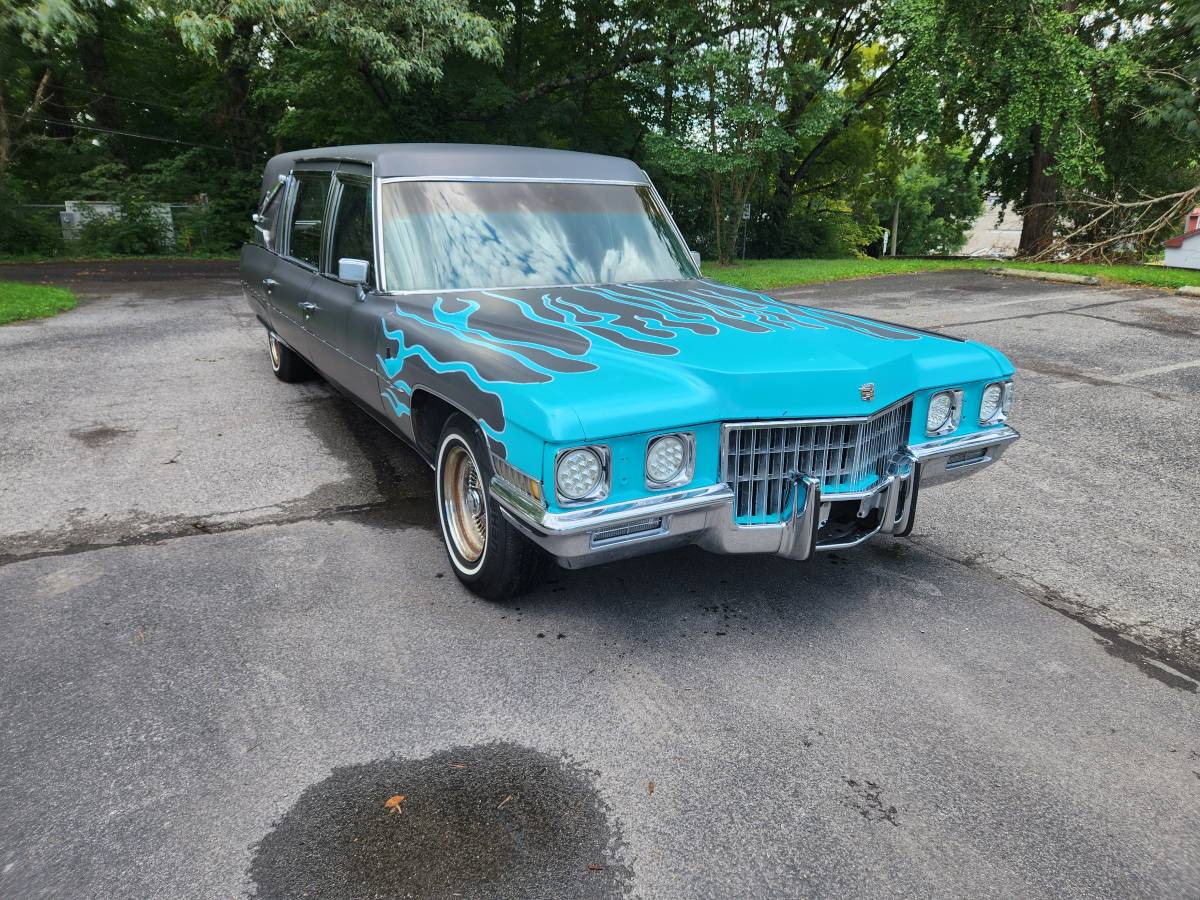 Cadillac-hearse-1972