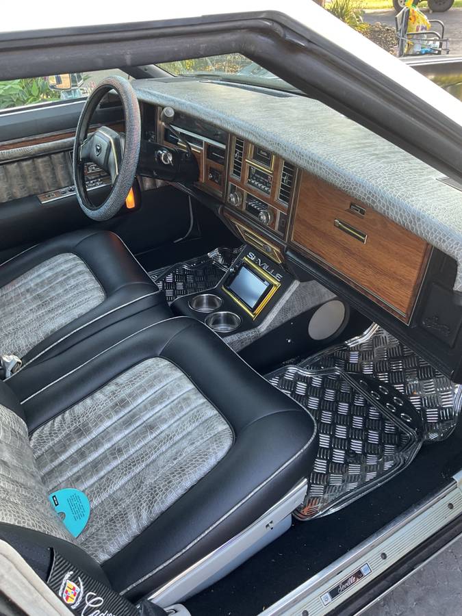 Cadillac-opera-coupe-1980-silver-18
