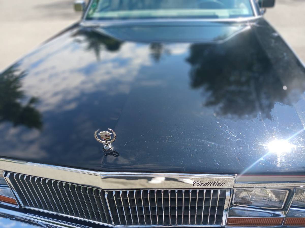 Cadillac-sedan-1979-grey-1