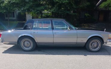 Cadillac-sedan-1979-grey