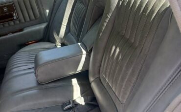 Cadillac-sedan-1979-grey-4