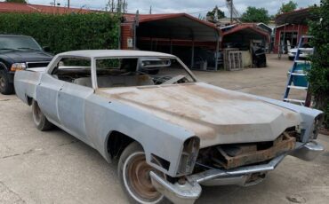 Cadillac-sedan-de-ville-1967-white-1