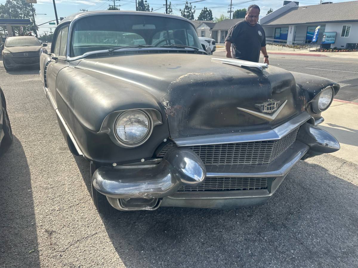 Cadillac-sedan-deville-1956-black-2