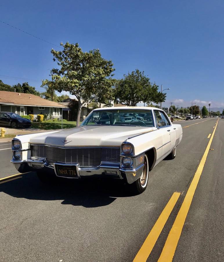Cadillac-sedan-deville-1965-white-11