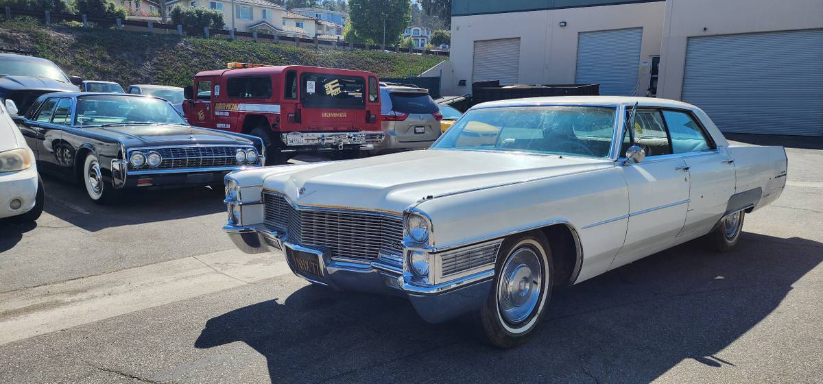Cadillac-sedan-deville-1965-white-14