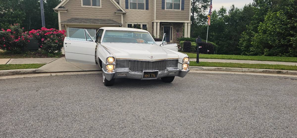 Cadillac-sedan-deville-1965-white-2