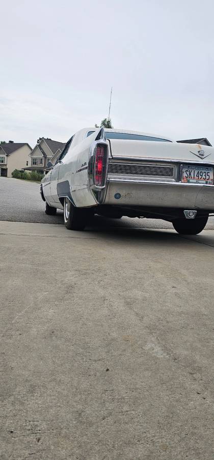 Cadillac-sedan-deville-1965-white-9