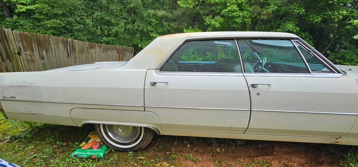 Cadillac-sedan-deville-1965-white