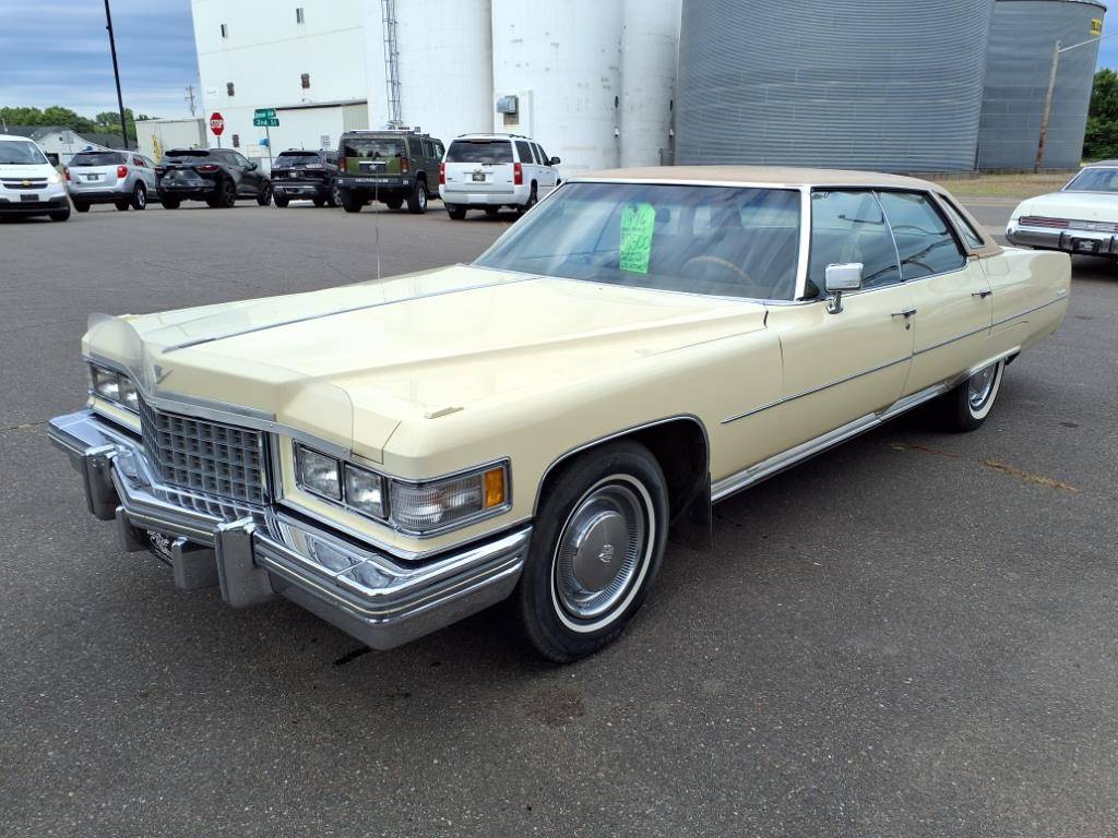 Cadillac-sedan-deville-1976-yellow-1