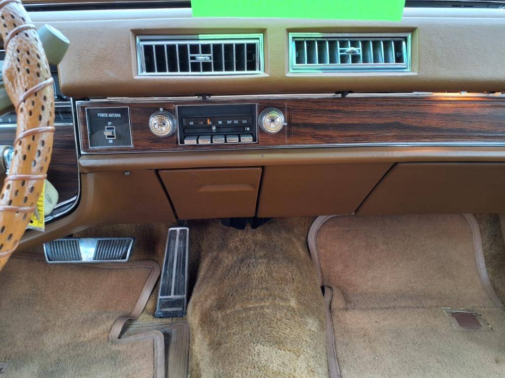 Cadillac-sedan-deville-1976-yellow-10