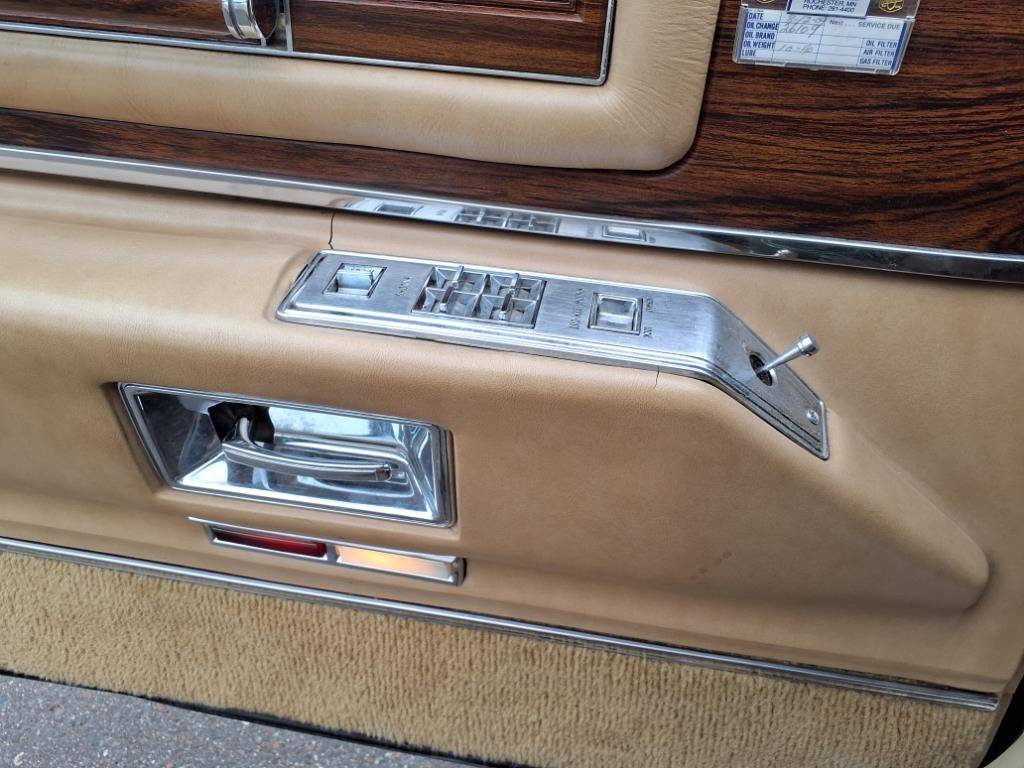 Cadillac-sedan-deville-1976-yellow-12