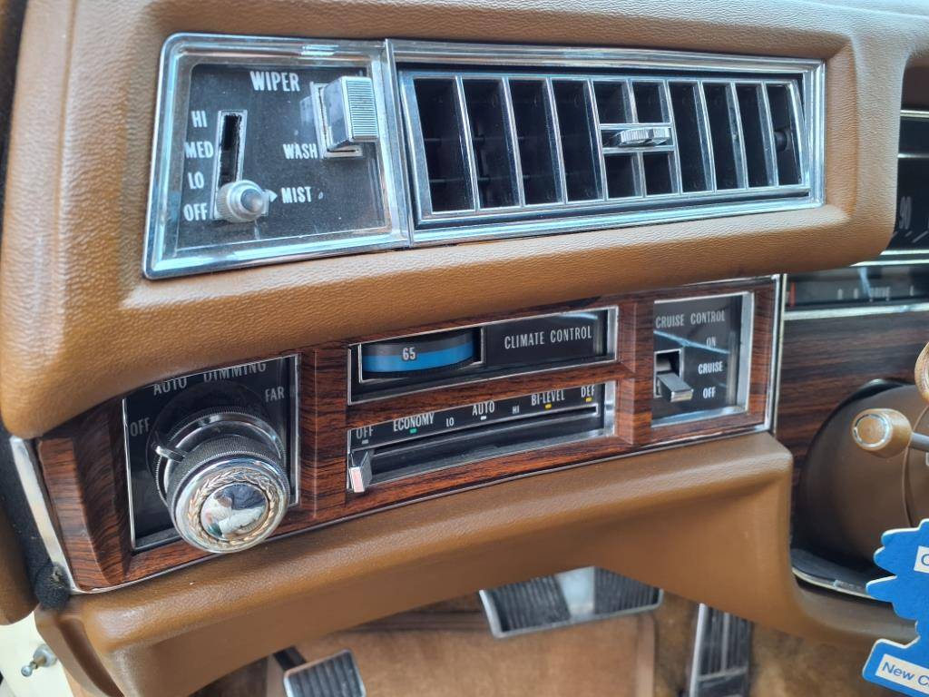Cadillac-sedan-deville-1976-yellow-13