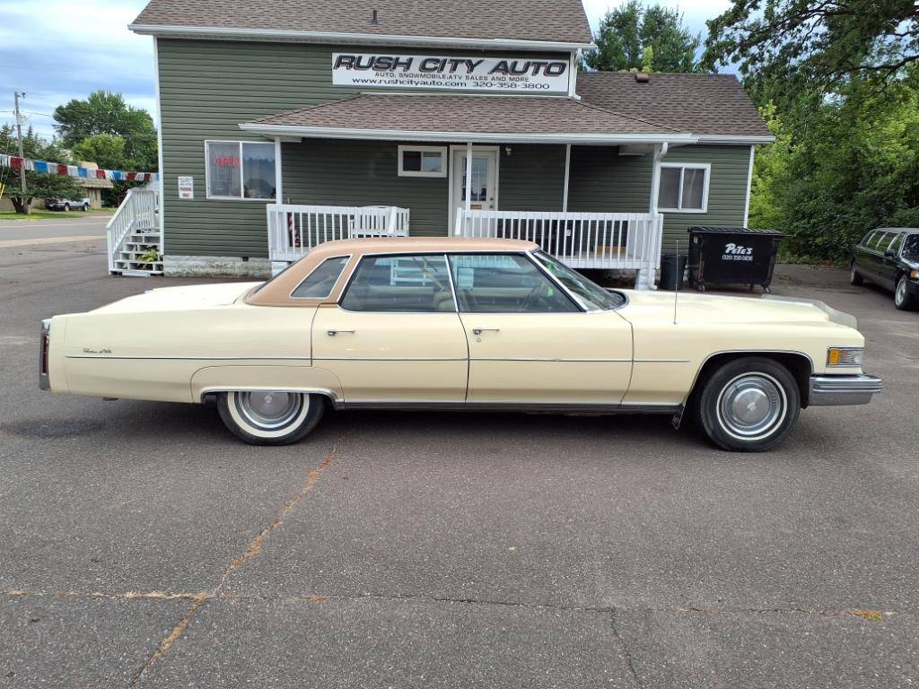 Cadillac-sedan-deville-1976-yellow-17
