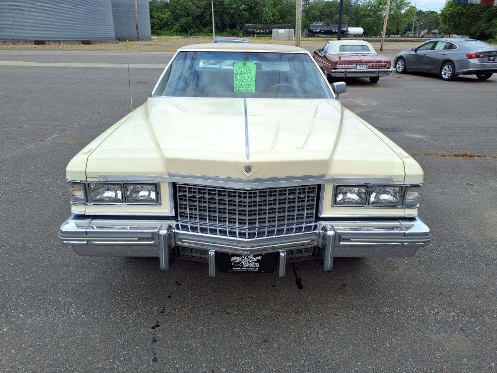 Cadillac-sedan-deville-1976-yellow-18
